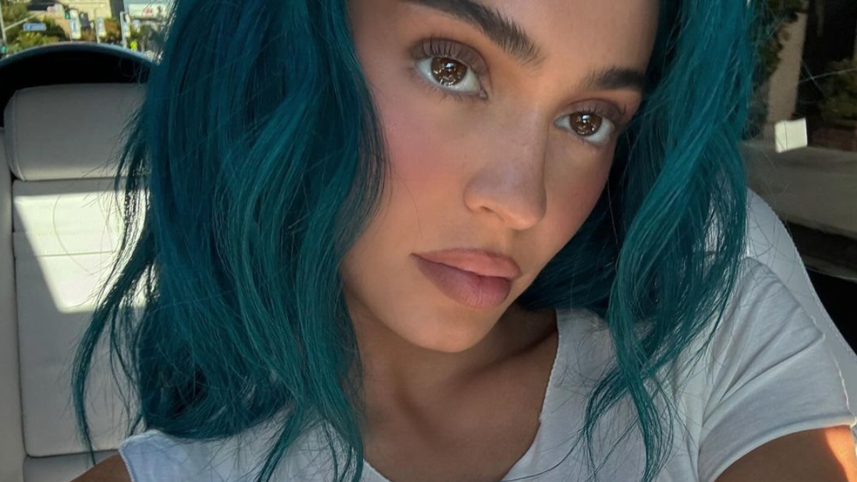 Kylie Jenner Revives 'King Kylie' Era With New Teal Hair - theFashionSpot