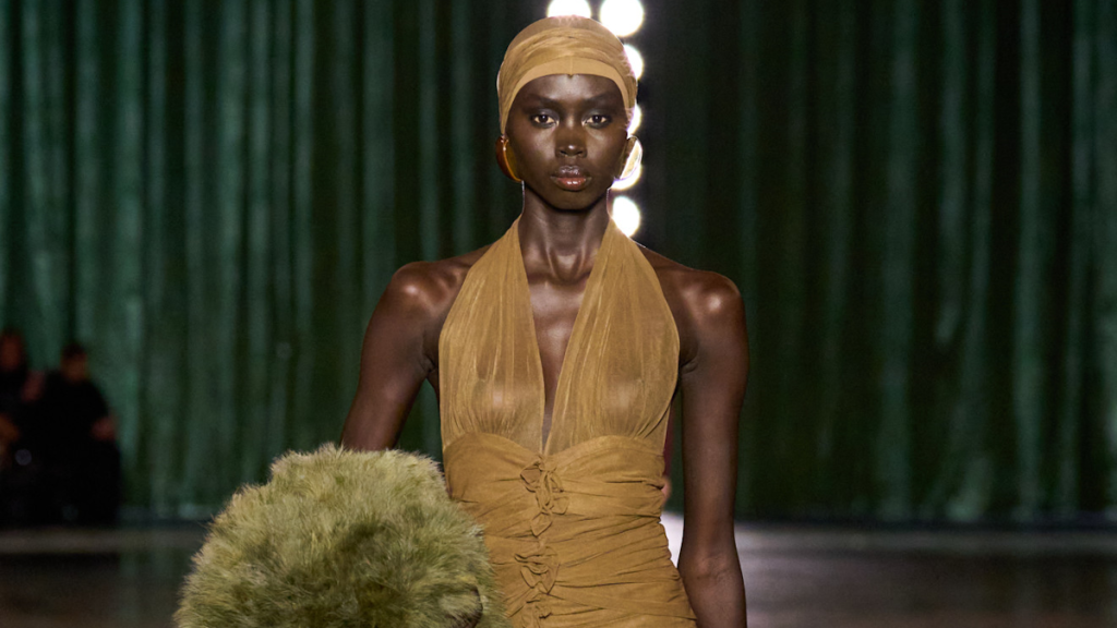 Here's Your Guide to the Paris Fashion Week Spring 2025 Schedule