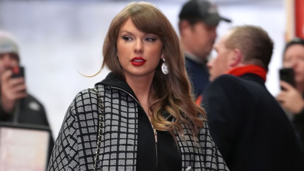 Taylor Swift arrives prior to the AFC Divisional Playoff game between the Houston Texans and Kansas City Chiefs at GEHA Field at Arrowhead Stadium on January 18, 2025 in Kansas City, Missouri.