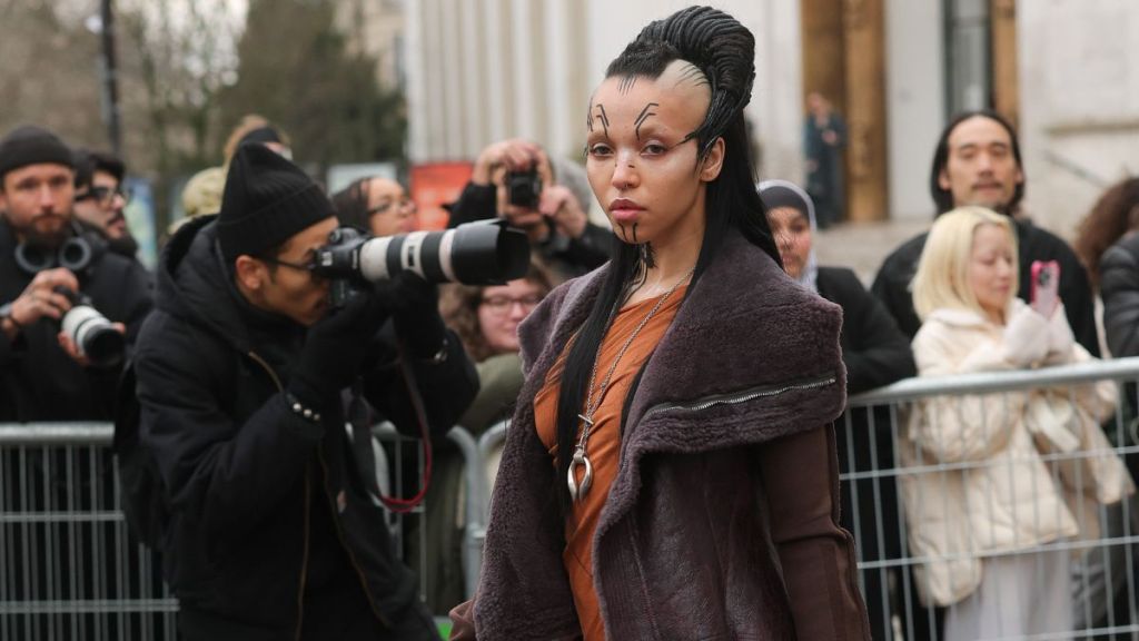 FKA twigs attends the Rick Owens Menswear Fall-Winter 2025/2026 show as part of Paris Fashion Week on January 23, 2025 in Paris, France.