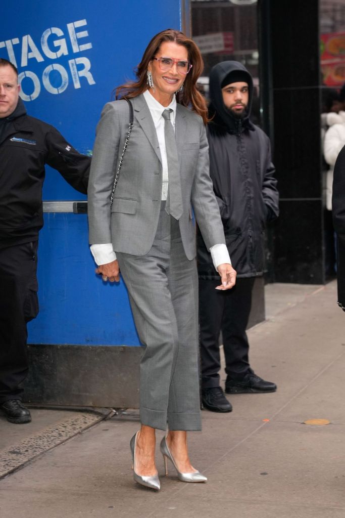 Brooke Shields is seen leaving the ABC Television Studios on January 13, 2025 in New York City.