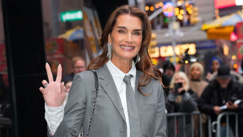 Brooke Shields is seen leaving the ABC Television Studios on January 13, 2025 in New York City.