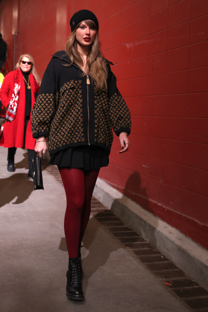 Taylor Swift arrives prior to the AFC Championship Game between the Buffalo Bills and Kansas City Chiefs at GEHA Field at Arrowhead Stadium on January 26, 2025 in Kansas City, Missouri. 