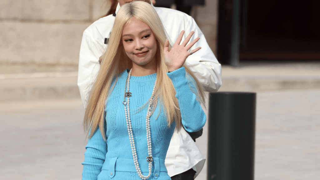 Jennie Kim from Blackpink arrives at Chanel during the Womenswear Spring/Summer 2025 as part of Paris Fashion Week on October 01, 2024 in Paris, France.