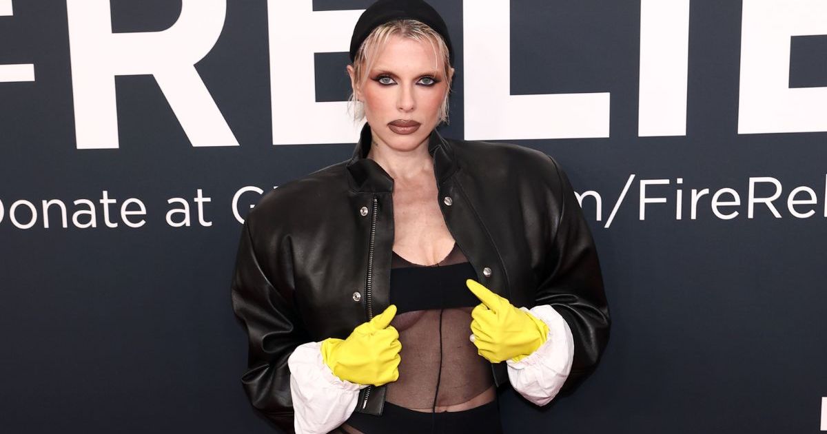 Julia Fox’s Kitchen Gloves Top Her Grammys 2025 Look