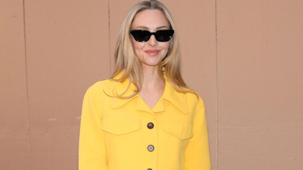 Amanda Seyfried NYC, Amanda Seyfried photos, Amanda Seyfried miniskirt, Amanda Seyfried