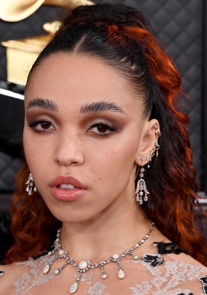 Best Beauty Looks From the 2020 Grammy Awards - theFashionSpot