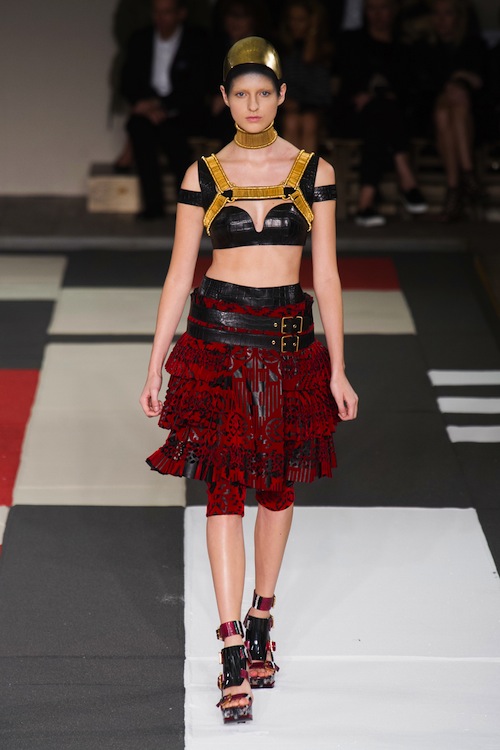 Alexander McQueen Spring 2014 Runway Review - theFashionSpot