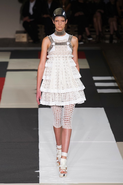 Alexander McQueen Spring 2014 Runway Review - theFashionSpot