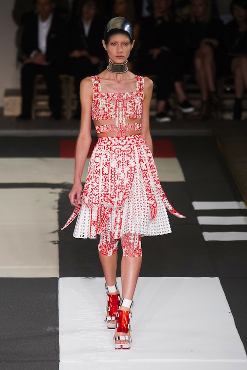 Alexander McQueen Spring 2014 Runway Review - theFashionSpot