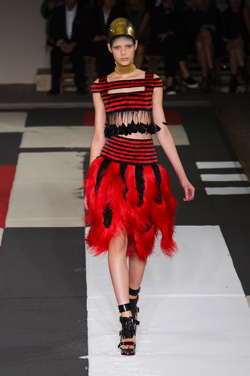 Alexander McQueen Spring 2014 Runway Review - theFashionSpot