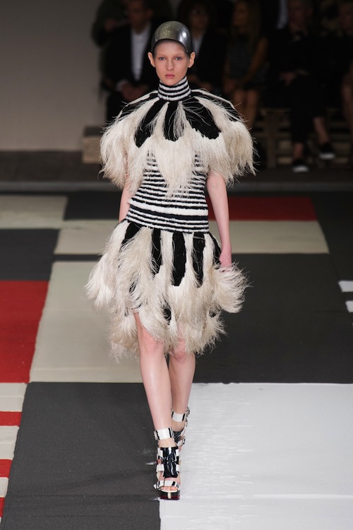 Alexander McQueen Spring 2014 Runway Review - theFashionSpot