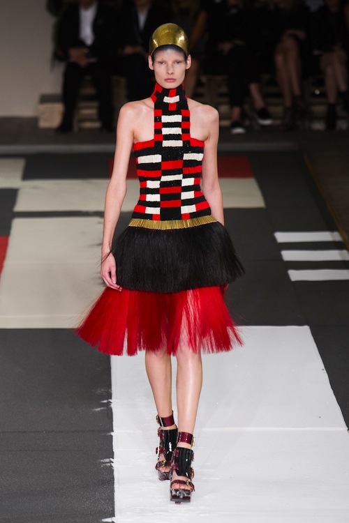 Alexander McQueen Spring 2014 Runway Review - theFashionSpot