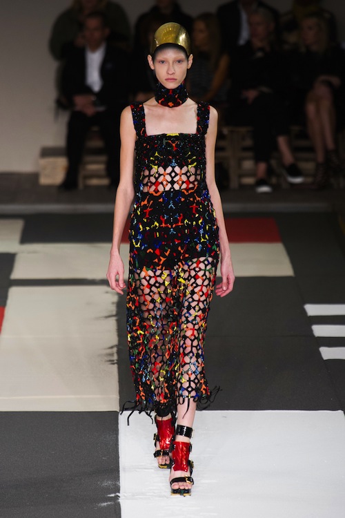 Alexander McQueen Spring 2014 Runway Review - theFashionSpot