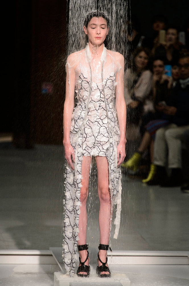 Chalayan Spring 2016 Runway - theFashionSpot