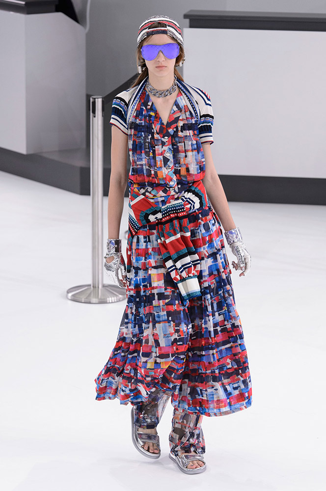 Chanel Spring 2016 Runway - theFashionSpot