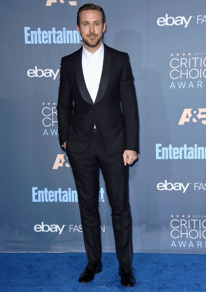 Best Looks From 2016 Critics' Choice Awards Red Carpet - theFashionSpot