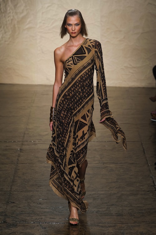 Donna Karan Spring 2014 Runway Review - theFashionSpot