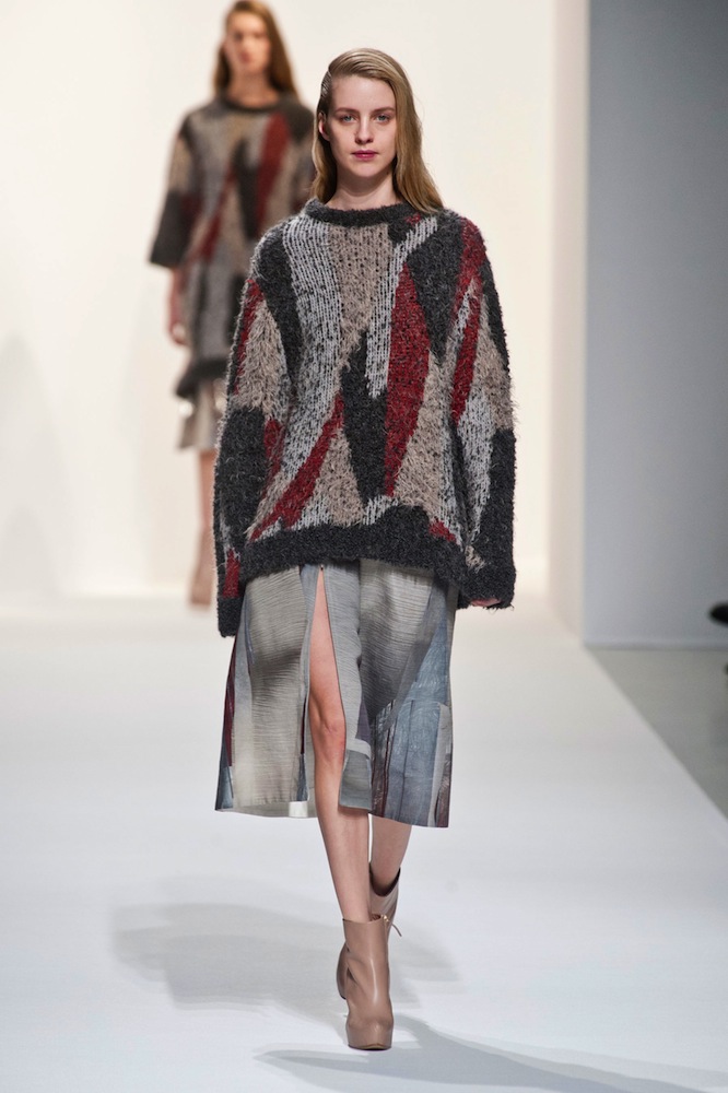 Hussein Chalayan Fall 2014 Runway Review - theFashionSpot