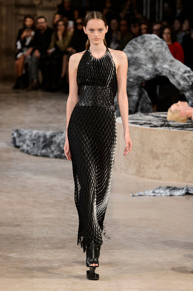 Iris van Herpen Spring 2016 Runway - theFashionSpot