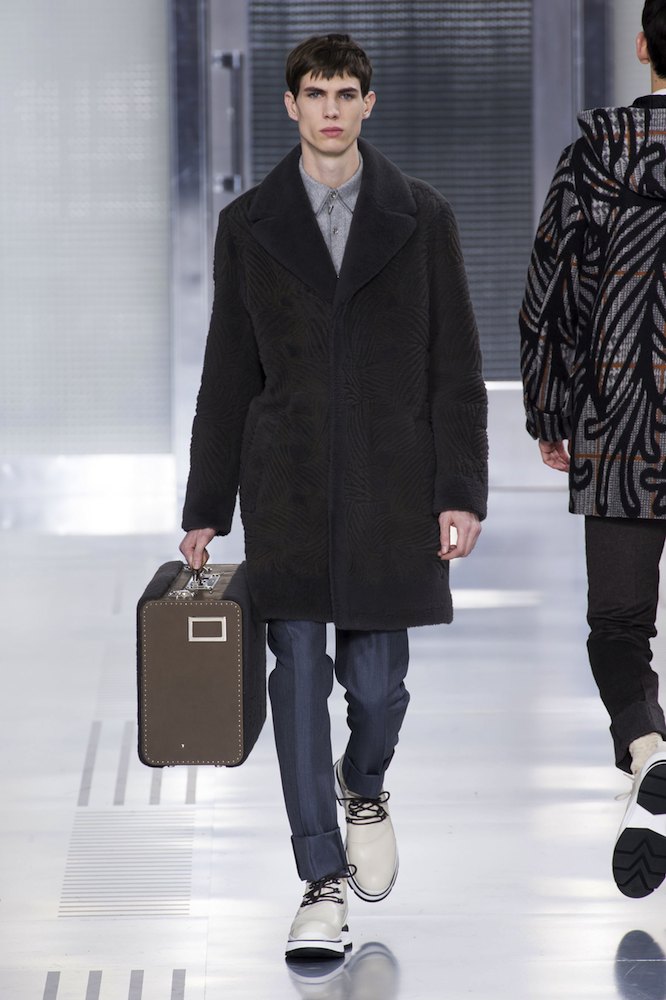 Louis Vuitton Men's Fall 2015 Runway - theFashionSpot