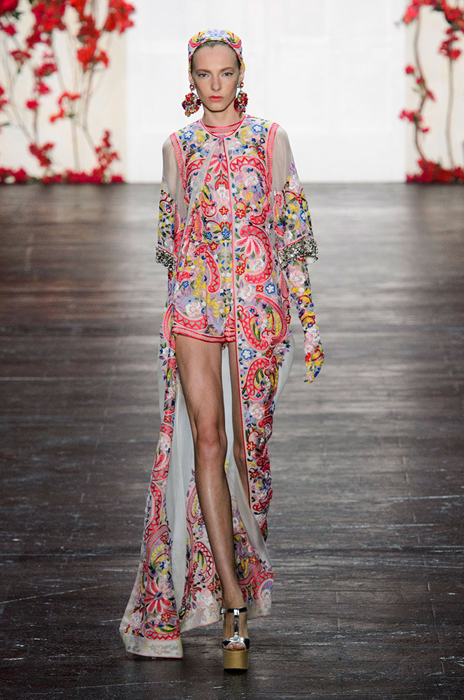 Naeem Khan Spring 2016 Runway - theFashionSpot