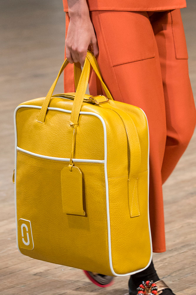 Hold Everything: Oversized Bags Are About to Be HUGE (Again ...