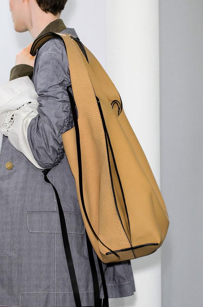 Hold Everything: Oversized Bags Are About to Be HUGE (Again ...