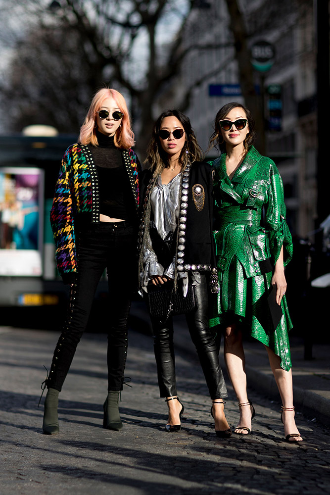 Street Style: Paris Fashion Week Fall 2017 - theFashionSpot