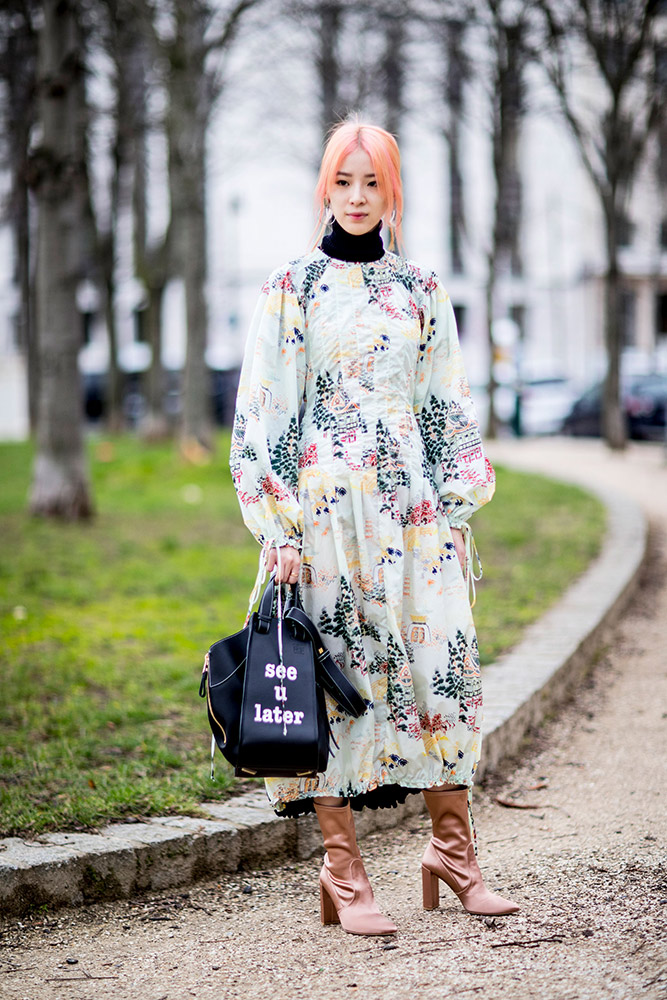 Street Style: Paris Fashion Week Fall 2017 - theFashionSpot