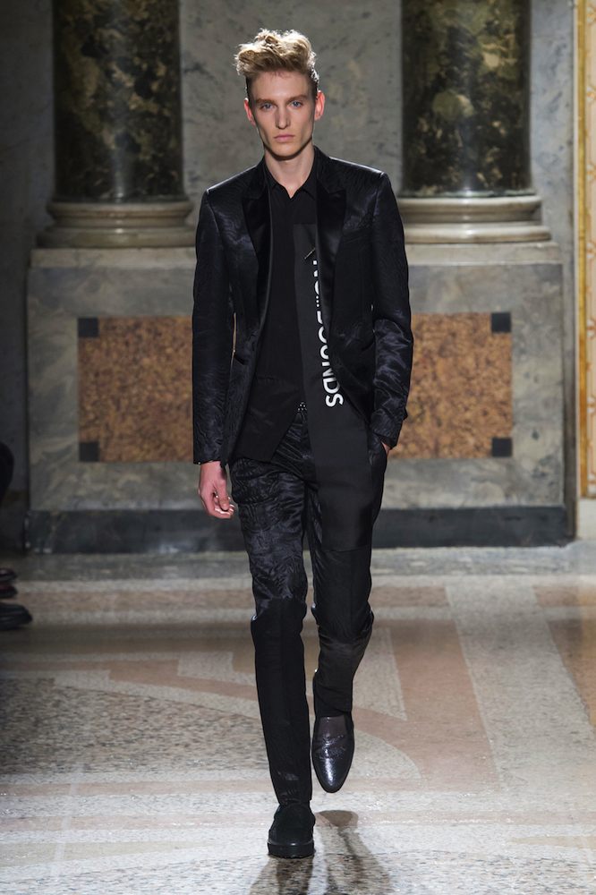 Roberto Cavalli Men's Fall 2015 Runway - theFashionSpot