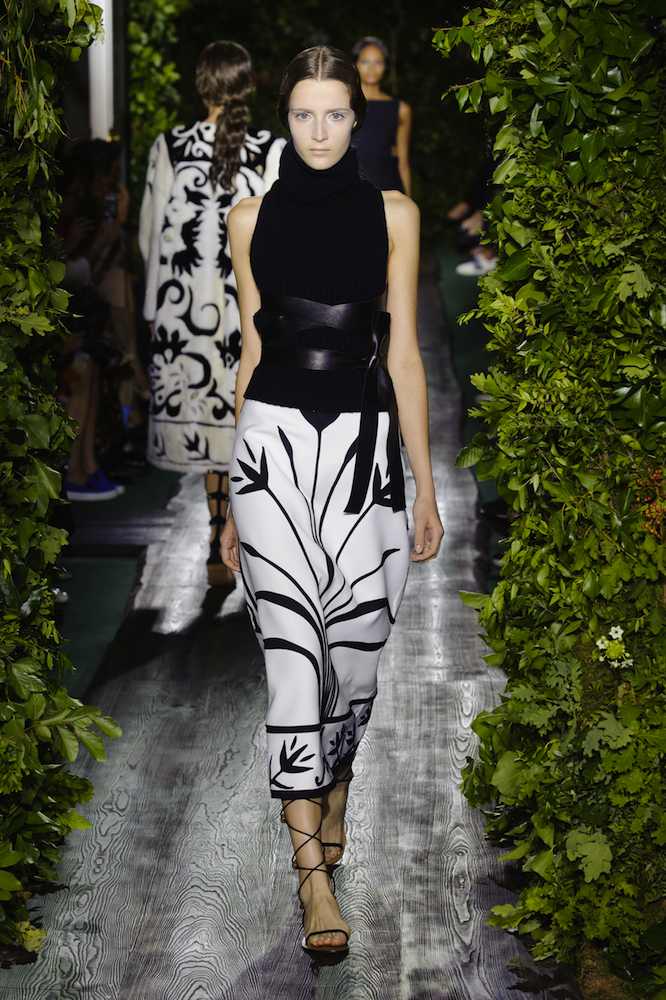 Valentino Haute Couture Fall 2014 Review - theFashionSpot