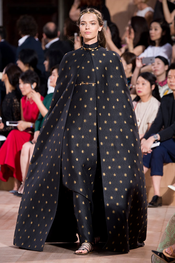 Valentino Haute Couture Fall 2015 Runway - theFashionSpot