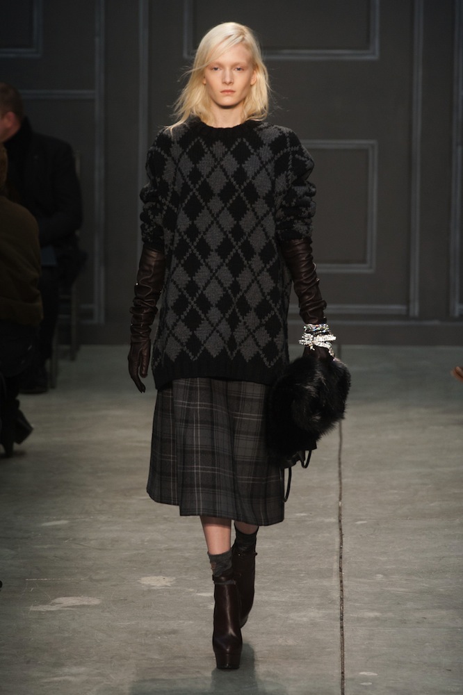 Vera Wang Fall 2014 Runway Review - theFashionSpot