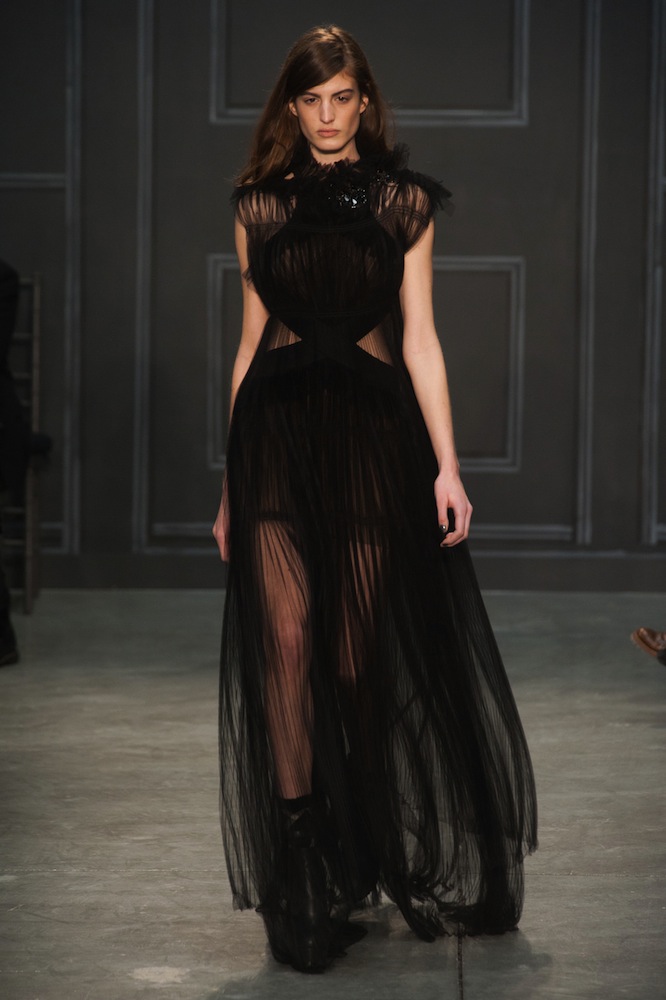 Vera Wang Fall 2014 Runway Review - theFashionSpot