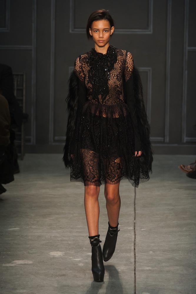 Vera Wang Fall 2014 Runway Review - theFashionSpot