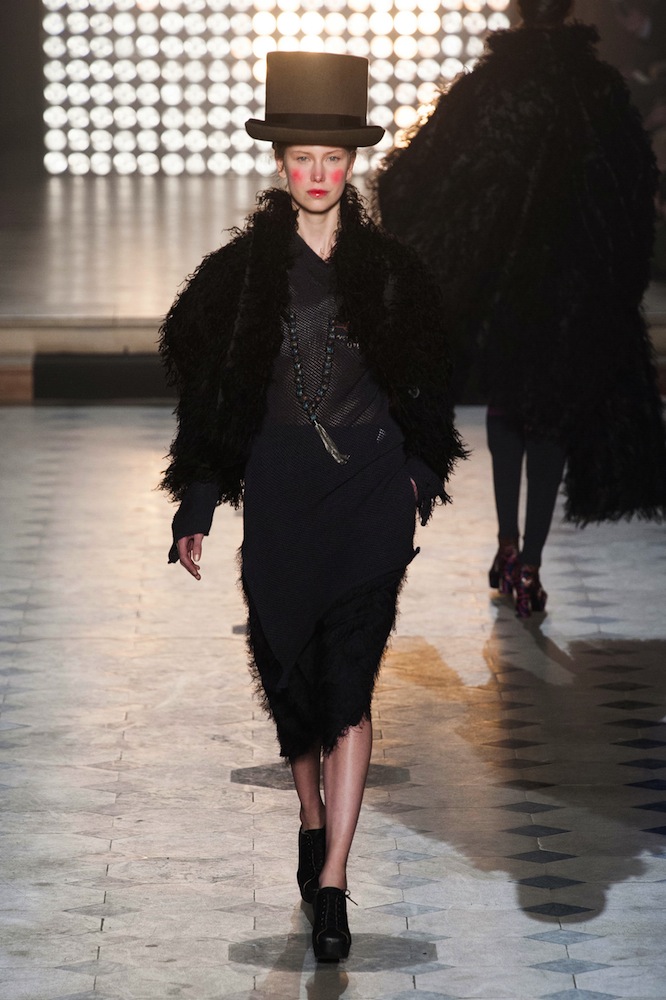 Vivienne Westwood Fall 2014 Runway Review - theFashionSpot